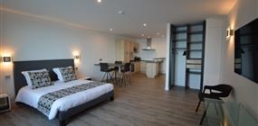 Studio 40 m2, cuisine équipée, dressing